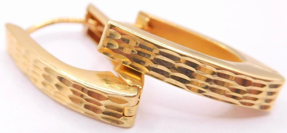 Klenoty Budín Dámské zlaté náušnice s gravírováním ryz. 585/1,88gr HK2459