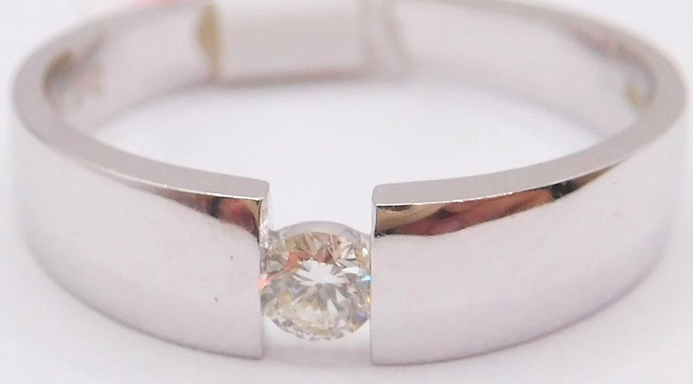 Klenoty Budín Zásnubní diamantový prsten z bílého zlata 585/3,60gr 1/0,10ct vel. 57 HKD60