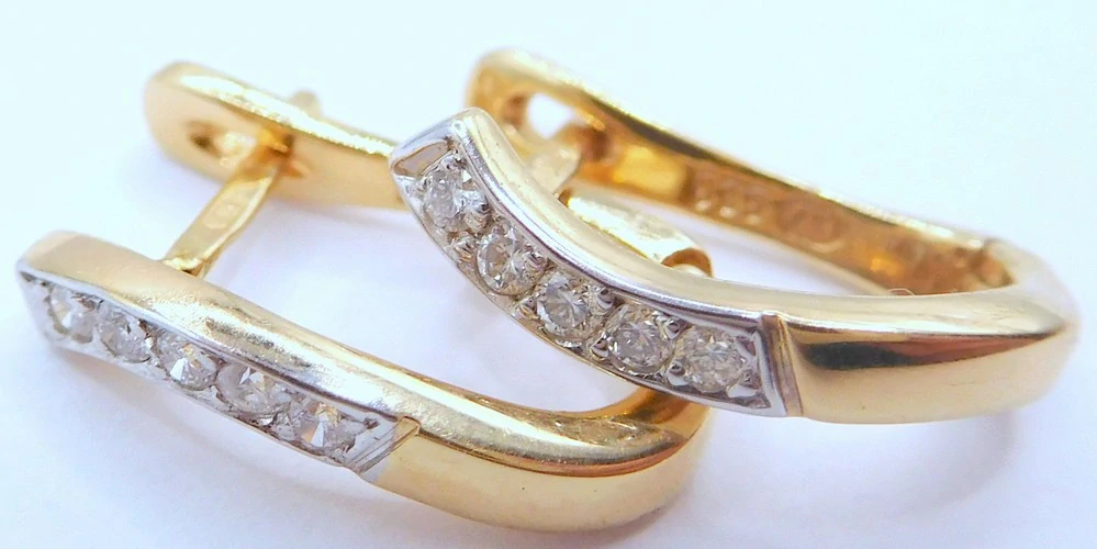 Klenoty Budín Dámské klasické zlaté náušnice s diamanty na francouzské zap. 585/2,20gr 0,12ct HKD68