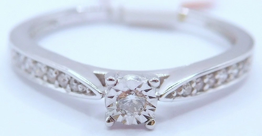 Klenoty Budín Zásnubní diamantový prsten z bílého zlata 585/1,45gr vel. 52 diamant HKD56