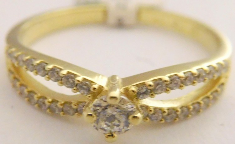 Klenoty Budín Zásnubní zlatý prsten posetý mnoha zirkony ze žlutého zlata 585/2,12gr vel. 53 3510229
