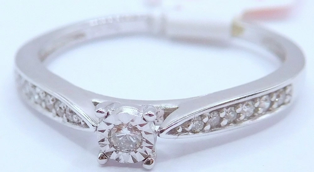 Klenoty Budín Zásnubní diamantový prsten z bílého zlata 585/1,45gr vel. 52 diamant HKD56