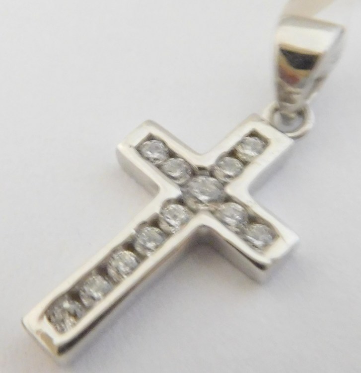 Klenoty Budín Zlatý přívěsek - zlatý křížek posetý zirkony z bílého zlata 585/1,15gr 1470608