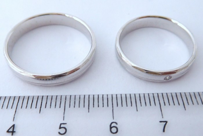 Elegantní zlaté snubní prsteny Couple 585/1000 s diamanty 4N18