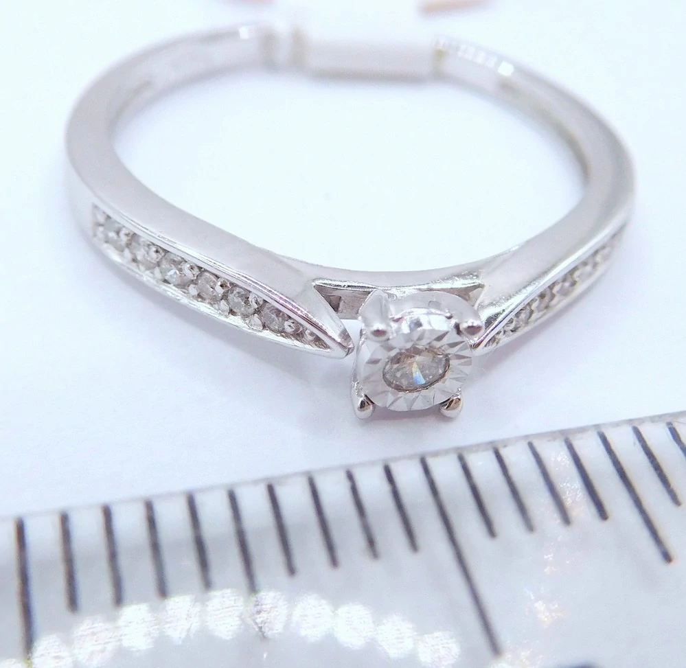 Klenoty Budín Zásnubní diamantový prsten z bílého zlata 585/1,45gr vel. 52 diamant HKD56