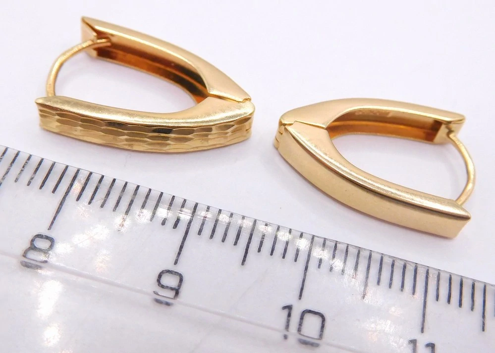 Klenoty Budín Dámské zlaté náušnice s gravírováním ryz. 585/1,88gr HK2459