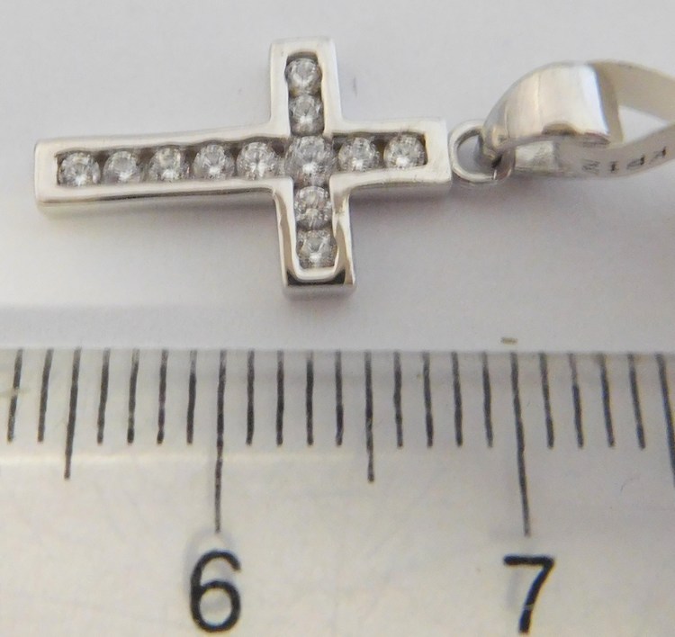 Klenoty Budín Zlatý přívěsek - zlatý křížek posetý zirkony z bílého zlata 585/1,15gr 1470608