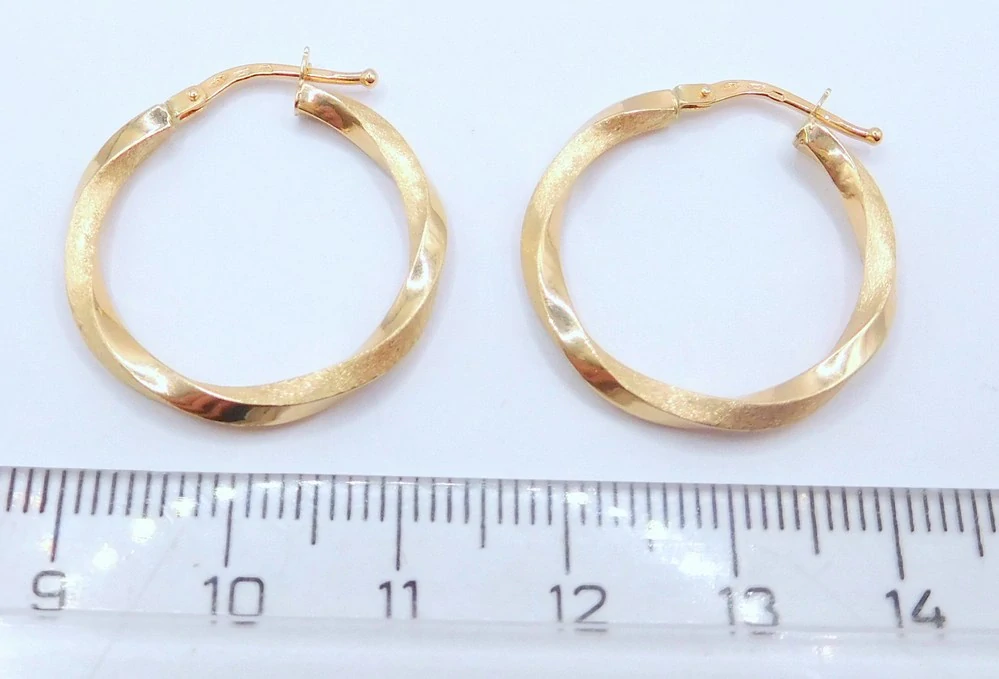 Klenoty Budín Dámské kruhové gravírované zlaté náušnice 2,7cm 585/1,48gr HK2465