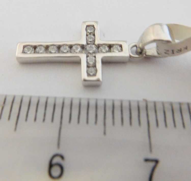 Klenoty Budín Zlatý přívěsek - zlatý křížek posetý zirkony z bílého zlata 585/1,15gr 1470608