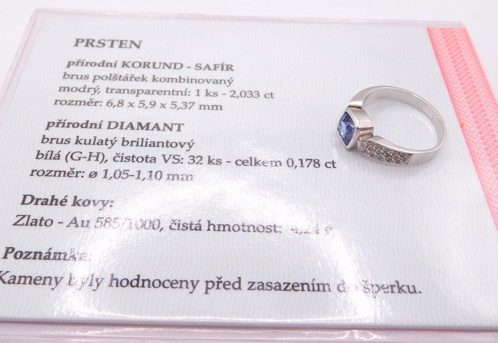 Klenoty Budín Luxusní prsten z bílého zlata osazený vzácným modrým safírem 2,033CT - vel. 56 ryz. 585/4,24gr J-19933 SKLADEM