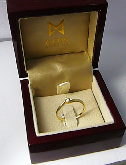 Klenoty Budín Zásnubní diamantový prstýnek ze žlutého AU 0,05ct 3810379